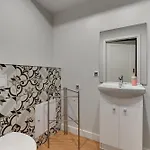 Elegant Victus In Close To The By Renters