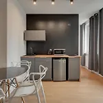 Elegant Victus In Close To The By Renters Apartment *