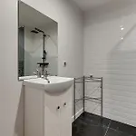 Elegant Victus In Close To The By Renters Apartment Sopot