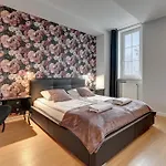 Appartement Elegant Victus In Close To The By Renters