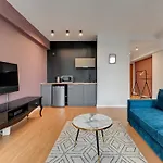 Elegant Victus In Close To The By Renters Appartement *