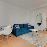 Elegant Victus In Close To The By Renters Apartment *