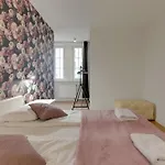 Appartement Elegant Victus In Close To The By Renters