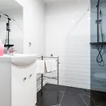 Elegant Victus In Close To The By Renters Appartement *