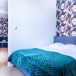 Elegant Victus In Close To The By Renters Appartement Sopot