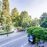 Appartement Elegant Victus In Close To The By Renters