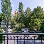 Elegant Victus In Close To The By Renters Appartement *