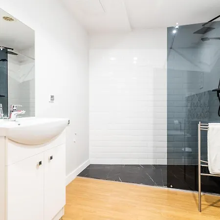 Elegant Victus In Close To The By Renters Apartment *