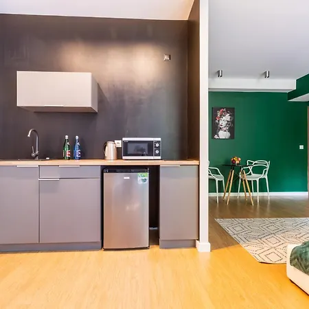 Apartamento Elegant Victus In Close To The By Renters