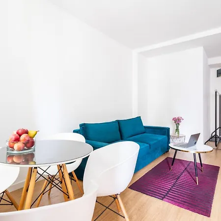 Elegant Victus In Close To The By Renters Apartamento *