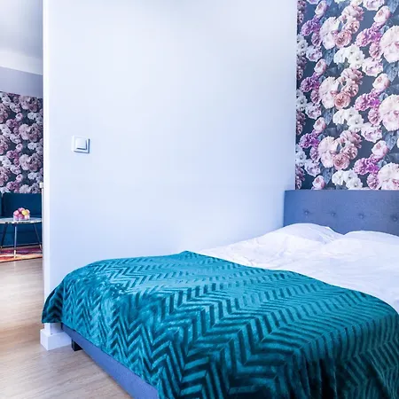 Elegant Victus In Close To The By Renters Apartment Zoppot