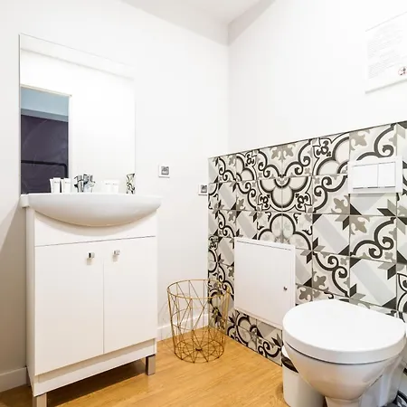 Apartamento Elegant Victus In Close To The By Renters