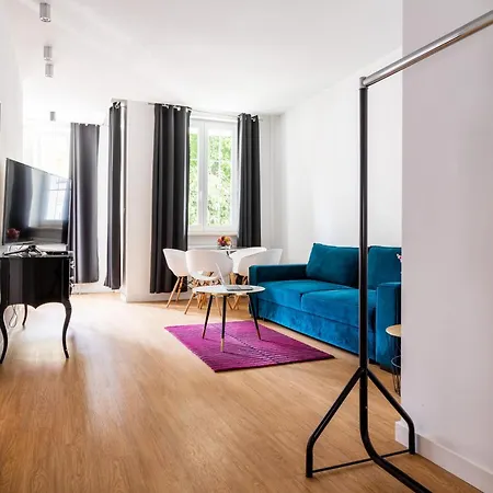Elegant Victus In Close To The By Renters Apartamento *