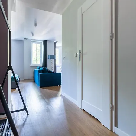 Elegant Victus In Close To The By Renters Apartamento *