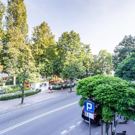 Apartamento Elegant Victus In Close To The By Renters