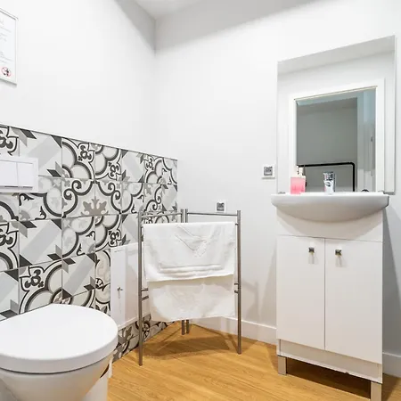 Elegant Victus In Close To The By Renters Apartment Zoppot