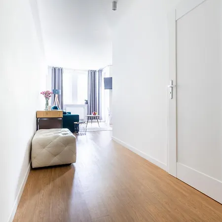 Apartamento Elegant Victus In Close To The By Renters