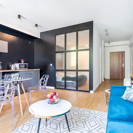 Elegant Victus In Close To The By Renters Apartamento Sopot