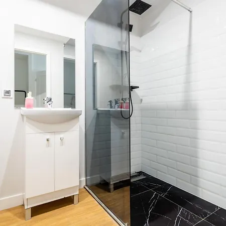 Elegant Victus In Close To The By Renters Apartamento *