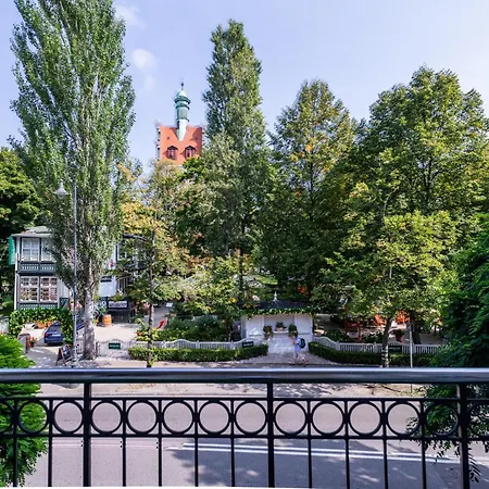 Elegant Victus In Close To The By Renters Apartment *